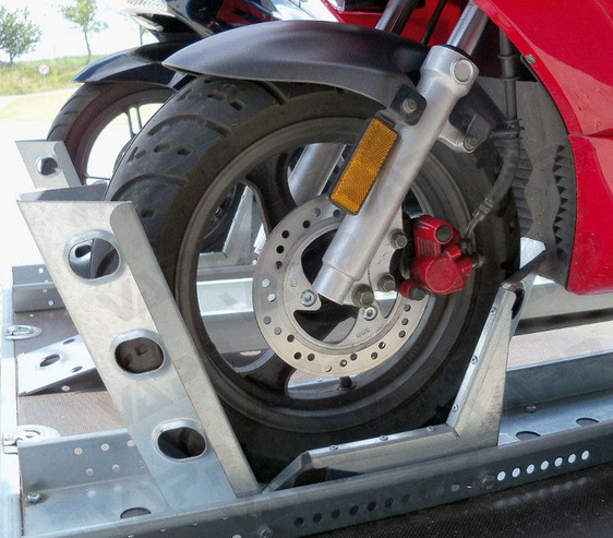 Držák motocyklu s automatickým zajištěním 2495/190mm pozink