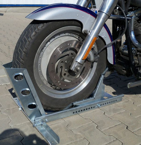 Držák motocyklu s automatickým zajištěním 680/190mm pozink