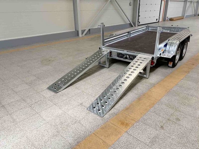 Wiola B3035 3000 kg přepravník stavebních strojů