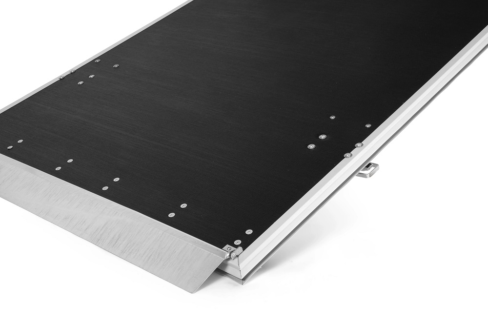 Skříňový přívěs Brenderup CD260UBR750 rampa 260x130x150